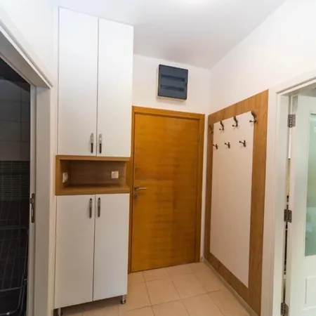 Deluxe * Podgorica
